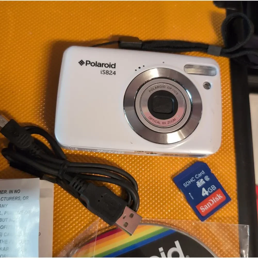 Polaroid iS824 White Digital Camera 16MP, 8x Optical Zoomb1080p HD W/ 4GB Card